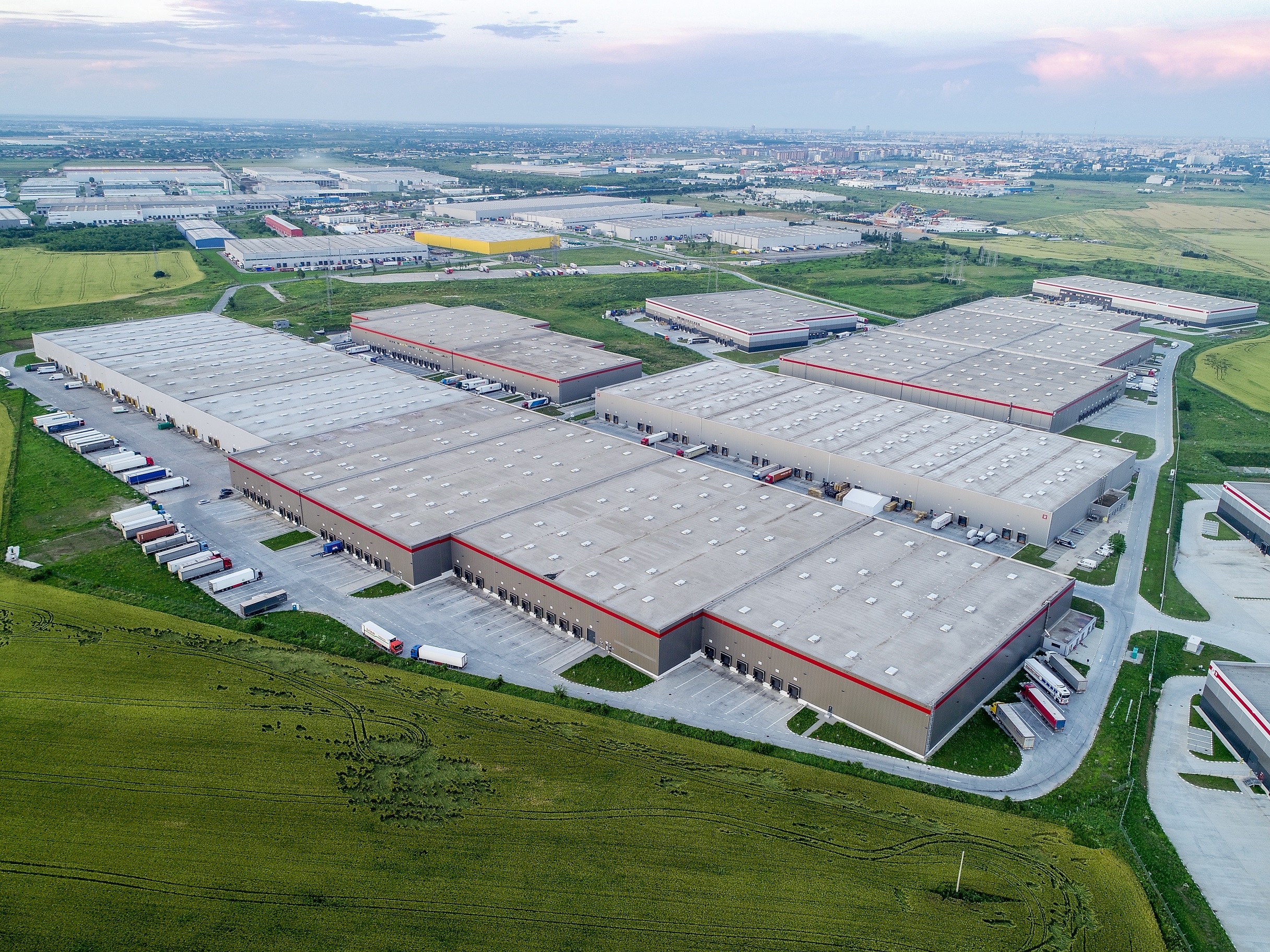 Record-breaking transaction at the begining of the year: Carrefour prolongs lease agreement for the 85,000 sq m of logistics spaces it occupies in P3 Bucharest A1